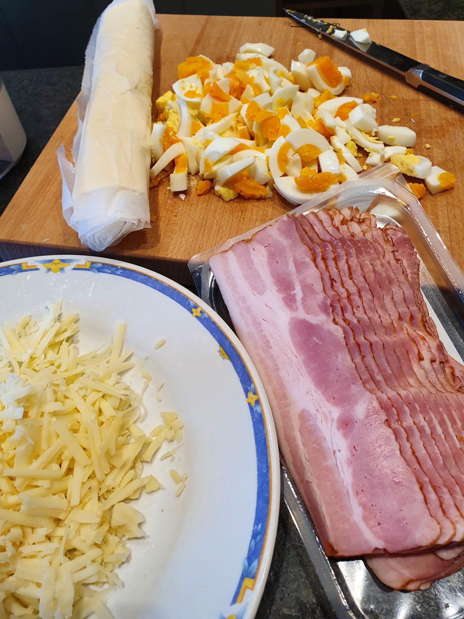BaconEierKäsestrudel