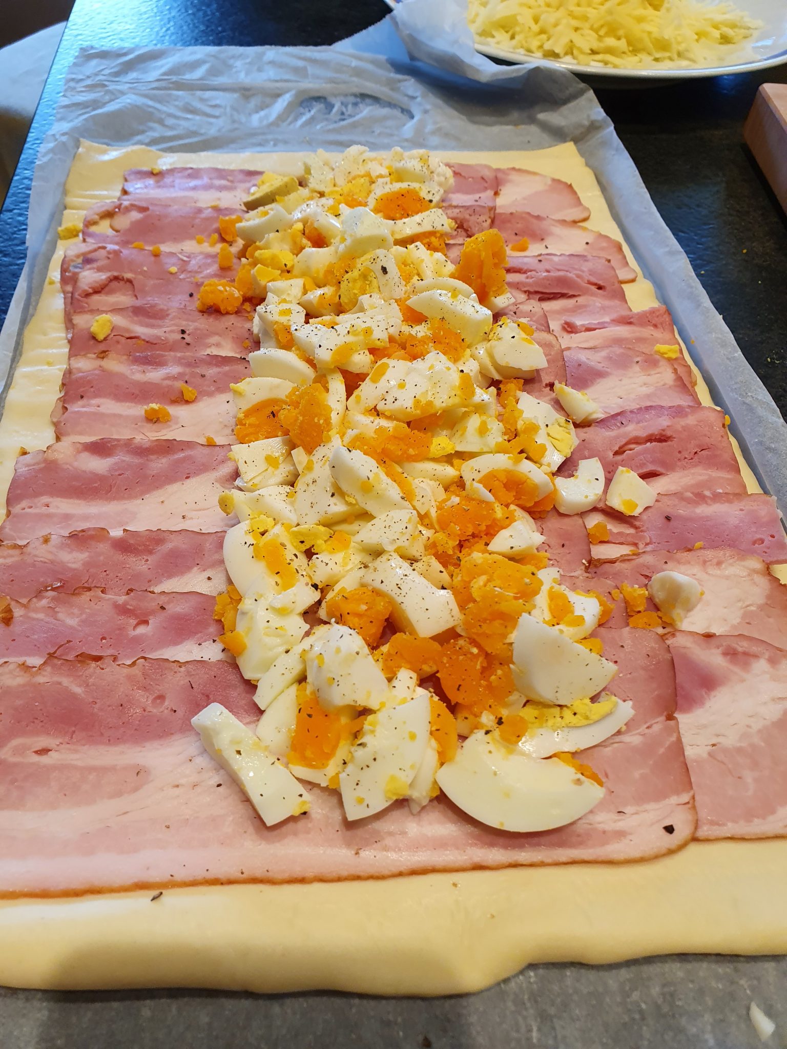 BaconEierKäsestrudel